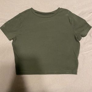 WILD FABLE// cropped tee// medium